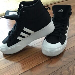 Like New Adidas Bravada 2.0 Platform Black & White High-Top Shoes women size 6.5